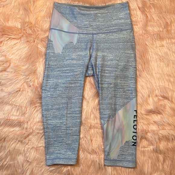 Peloton Woman’s Blue Cropped Leggings Size‎ Large - Picture 1 of 6